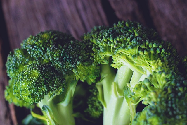 Hvordan laver man Broccolisalat med kartofler? Find opskrift og mere info her